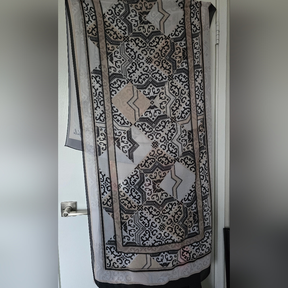 Elegant Black and Gray Patterned Curtain